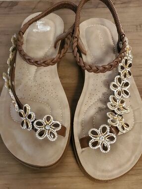 Embellished Brown Floral T-Strap Women's Sandals